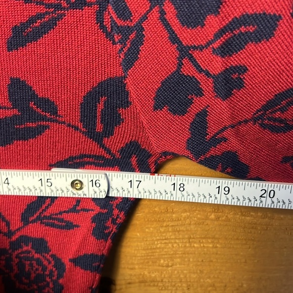 modcloth x Colectif Women’s sweater Med Deep V Neck scoop‎ back Red Blue Floral - Picture 2 of 9